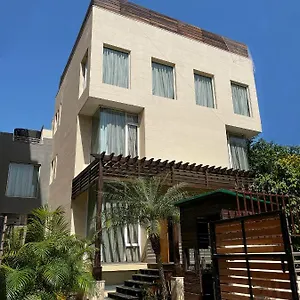 https://crs-inn.top-gurgaonhotels.com